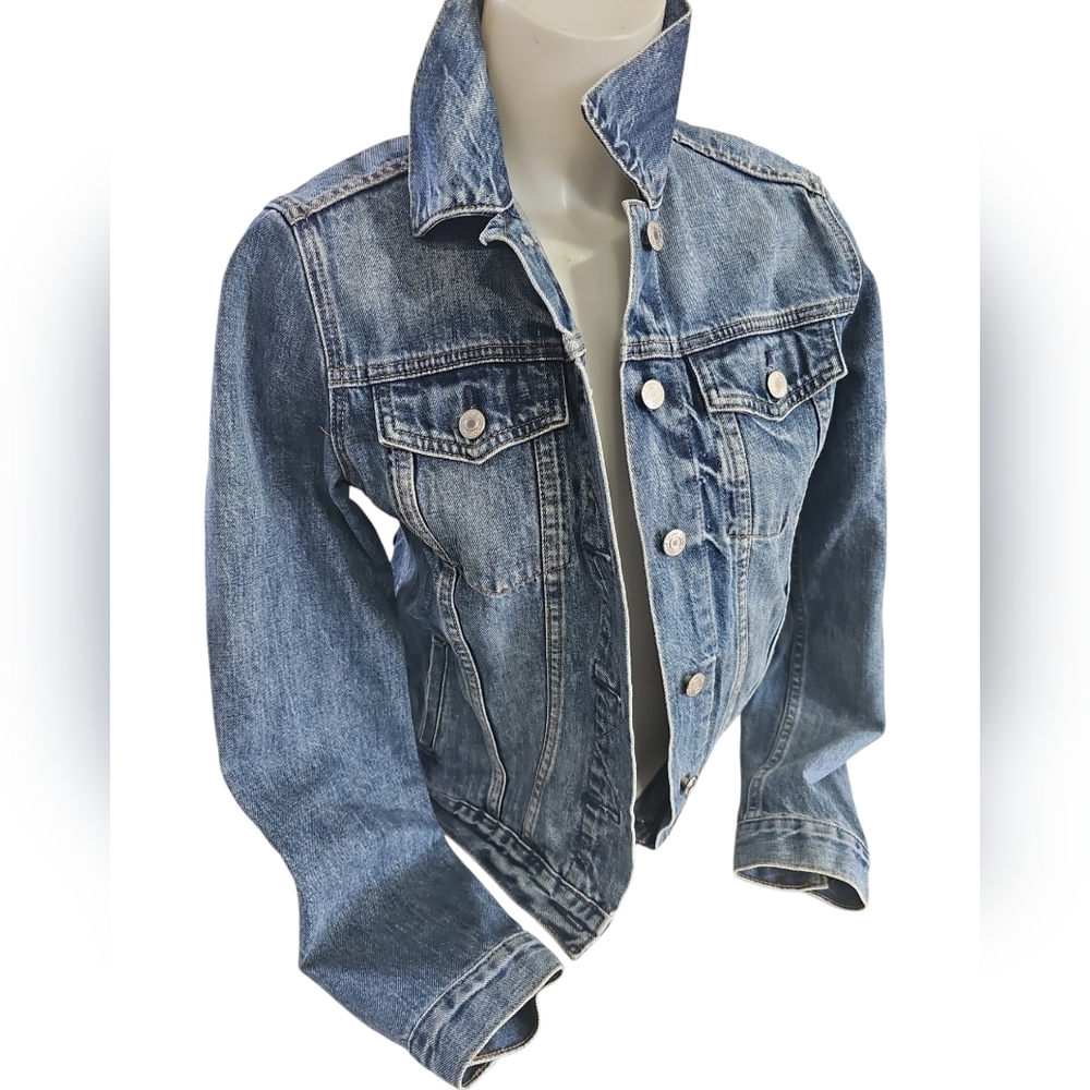Gap Jean trucker Jacket with Embroidered Patches  Black birds and Bees Size Med